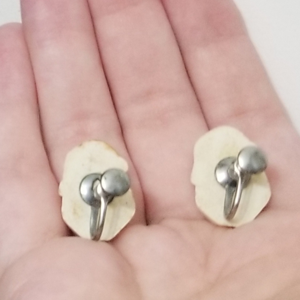 Vintage plastic Santa screw back earrings, VGUC - Picture 7 of 7